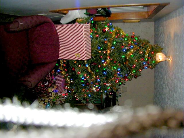 Tree-Presents3